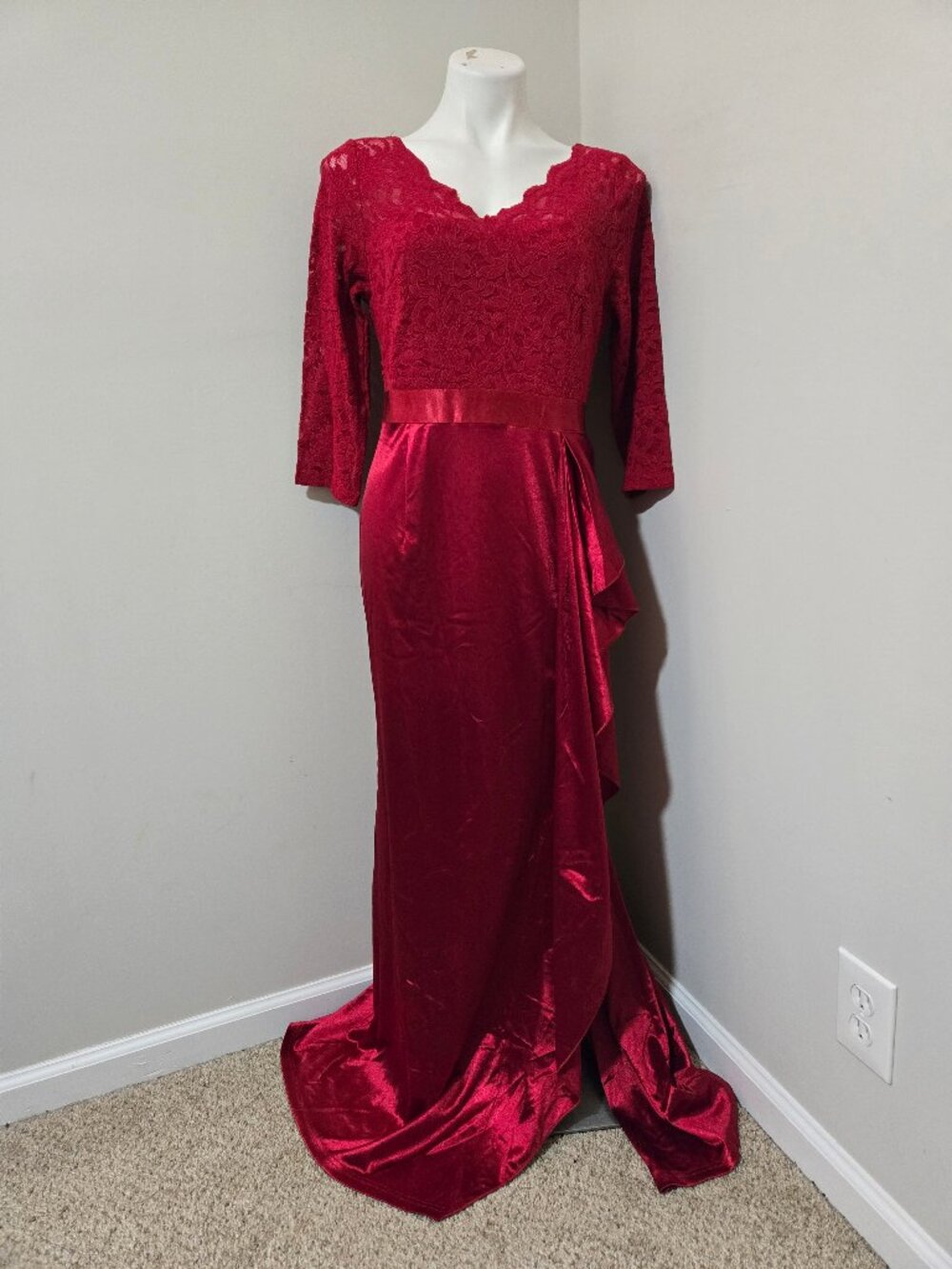 Sz L NWT Miusol 23187 Red Stretch Satin & Lace 3/4 Sleeve Split Thigh Gown